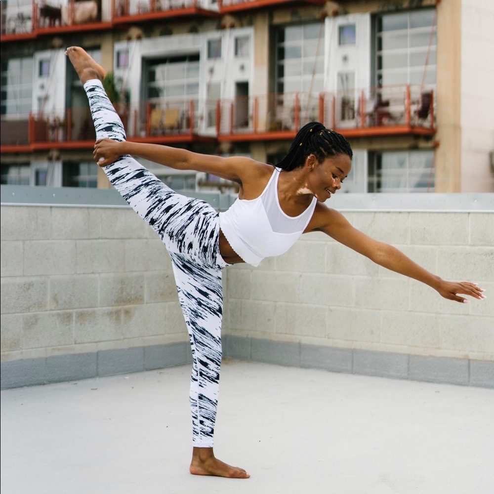 Zyia White Radical Light n Tight Hi-Rise 7/8 24" Size 8-10